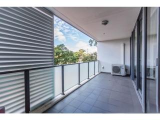 Private room with shared washroom only in 3bhk apartment - 7