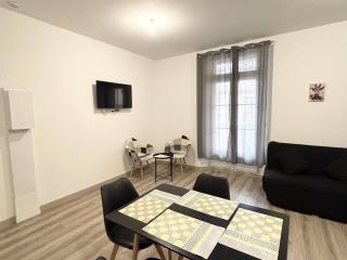 F2 meublé avec balcon, clim, WIFI, animaux admis - 50m des thermes - FR-1-703-198 - Amélie-les-Bains-Palalda - 0