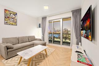 Luxe 1BR in Fairways East with Canal Views - 4