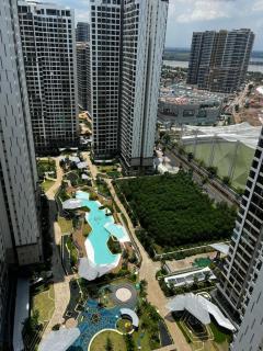 Vinhome Grandpark TPHCM Vietnam Masteri Centre Point Luxury Apartment with Adventure at Your Doorstep - Amusement Park & Poolside Comfort! - 2