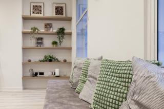Grand Central Apartment - 2-Bedrooms - sleeps 6 comfortably - Perfect for Families - Contractors - Professionals - Central Station - 5