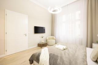 Luxurious & Elegance W18 Grand Suite w' Balcony by Prestige Homes - Budapest - 9