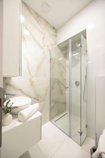 Luxurious & Elegance W18 Grand Suite w' Balcony by Prestige Homes - Budapest - 4