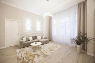 Luxurious & Elegance W18 Grand Suite w' Balcony by Prestige Homes - Budapest - 3