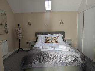 The Courtyard Apartment at Cefn Tilla Court, Usk - 5