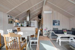 Newer Holiday Home In Green Surroundings - 4