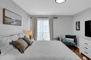 Charming Getaway in the Heart of Arlington Duplex - 1