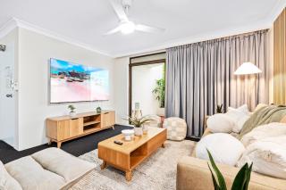 Surfers Paradise Coastal Beach Dream - Gold Coast - 0