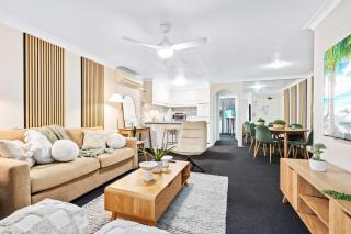 Surfers Paradise Coastal Beach Dream - Gold Coast - 9