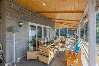 ELIVAAS 3BHK Plus Attic Cliffside Villa with Scenic Views - Kasauli - 9