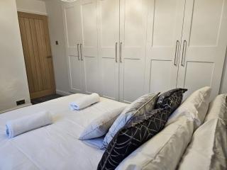 MODERN 3 BEDROOM PROPERTY WITH FREE DRIVEWAY PARKING by SHIRE STAYS - Shrewsbury - 3