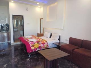Uday Sunset View Villas By Royal Collection Hotels - Nainital - 4