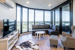 Modern 2BR Abode with Balcony View Gym Access - 8