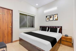 Hotel O A1 Premium AC Rooms - Pedda Waltair - 1