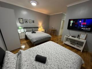 CENTRAL Ground Floor Studio - 9