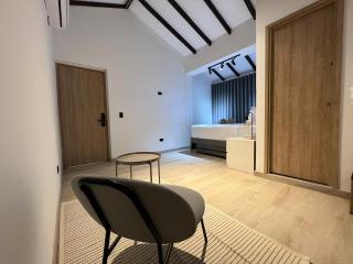 Stylish 5-BR Apartment in Medellín's Trendiest Spot, Walk Everywhere! - Medellín - 4