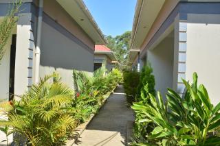 Top Cottages Gardens and Restaurant Kapeeka - - 2