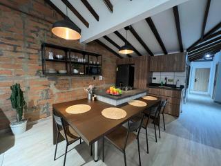 Stylish 5-BR Apartment in Medellín's Trendiest Spot, Walk Everywhere! - 8