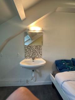 Chambre Privative avec lavabo Gare SNCF - Tarbes - 7