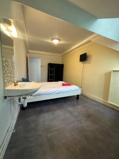Chambre Privative avec lavabo Gare SNCF - Tarbes - 8