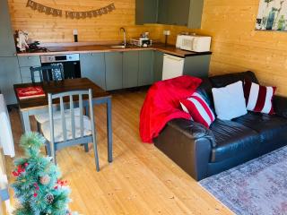 Oak Tree Cabin - Caldicot - 2