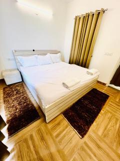 GOLF CITY Luxurious 2bhk - Lucknow - 8