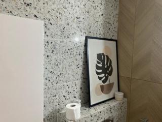 WORKATION Centre Airport Boutique Designer Bath, 3-4 days best offer, Kitchen, Balkony, Aircon - Warsaw - 5