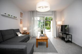 Stunning & Cosy, Direct Pool Access, 2BR, with Private Patio! Serenity Townhouse - Paphos - 9