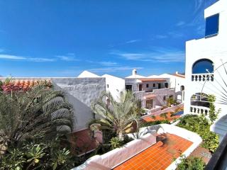 SUNLIT ISLE - heated pool, fibre net, Los Cristianos - Los Cristianos - 2