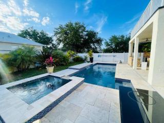 Luxury Home W Heated Pool & Spa Near IMG & Siesta Key Beach - Bradenton - 9