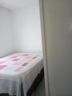 casa com piscina e churrasqueira 5 minutos da praia, 1 quarto com cama de casal e segundo quarto com duas camas infantis - Conde - 4