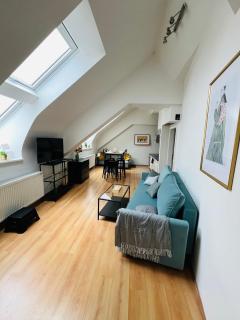 Central, Cozy & Stylish Apartment with Views - Prague - 0