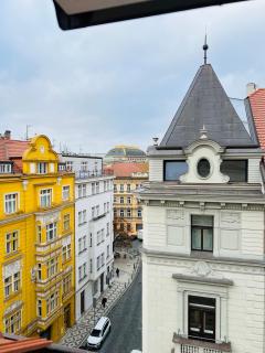 Central, Cozy & Stylish Apartment with Views - Prague - 3