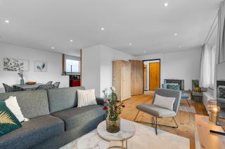 Perfekte Aussicht mit Poolbereich in Skiregion - 1