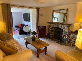 Homely Pembrokeshire Farmhouse - Tenby - 4