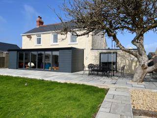 Homely Pembrokeshire Farmhouse - Tenby - 9