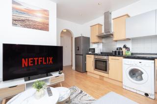 Cozy Cottage 2 Bedroom Apartment with free Parking - 0