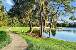 Lake Berkley Home: Pool, Lakefront & near Disney - 7