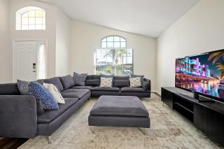 Lake Berkley Home: Pool, Lakefront & near Disney - 6