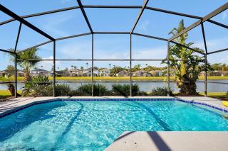 Lake Berkley Home: Pool, Lakefront & near Disney - 1
