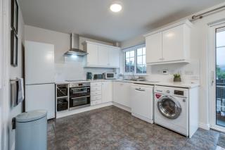 StayByNumbers - City Centre Townhouse 2x Parking - Belfast - 7