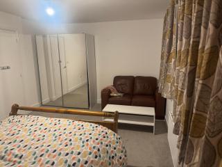 Spacious double room with king size bed - Alresford - 8