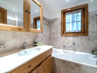 Duplex central à Courchevel avec cheminée, balcon, et WIFI - FR-1-575-147 - 2
