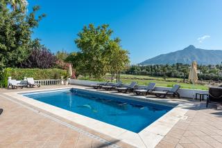 Villa Casa La Concha - Luxury 6 bedroom Villa in Marbella, Beautiful Mountain View, Heated Swimming Pool, 15min walk to Puerto Banus Beaches, Sleeps up to 12 - Marbella - 9