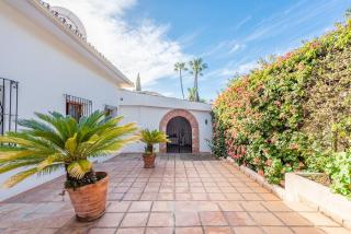 Villa Casa La Concha - Luxury 6 bedroom Villa in Marbella, Beautiful Mountain View, Heated Swimming Pool, 15min walk to Puerto Banus Beaches, Sleeps up to 12 - Marbella - 3