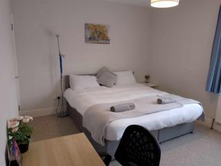 Double or twin room in town centre - East Grinstead - 0