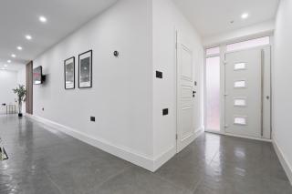 Beautiful Home, Free Parking For Large Groups Sleeps 10 Book Now! - Exbury - 9