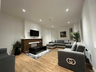 Farm House - Swanley Junction - 7