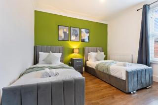 Luxe Stays - Seeps 8 - Free Parking - Modern Home - 2