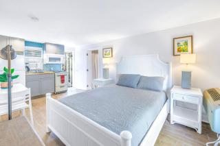 Private Patio, Walk to All, 2min- Siesta Keys Best Beach, 1min- Dining & Entertainment of Village! - Siesta Key - 7